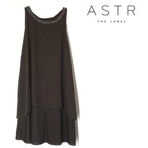 ASTR Pleated Sheath Dress Tiered Sleeveless M